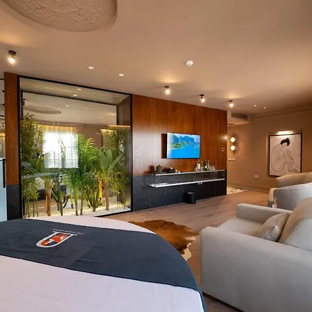 The Collector Boutique Σαράντα