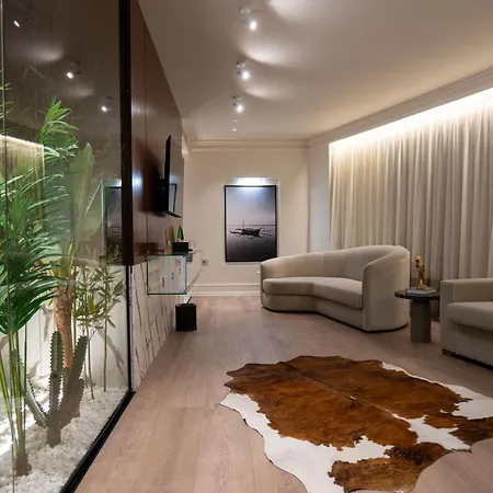 The Collector Boutique Hotel 4*