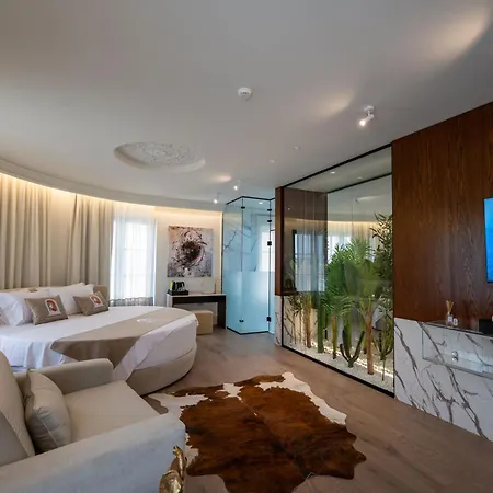 The Collector Boutique Sarande