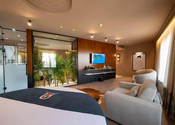 The Collector Boutique Sarande