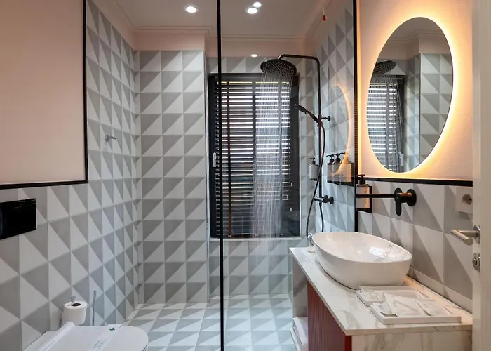 The Collector Boutique Hotel 4*