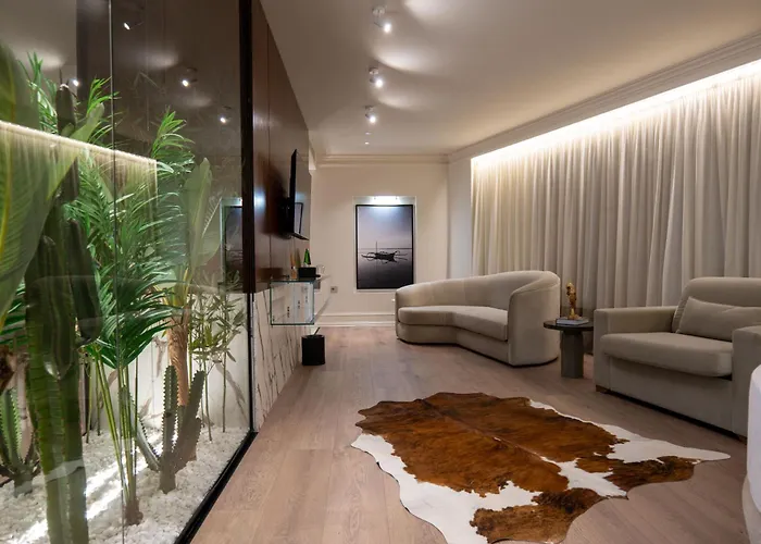 The Collector Boutique Hotel 4*